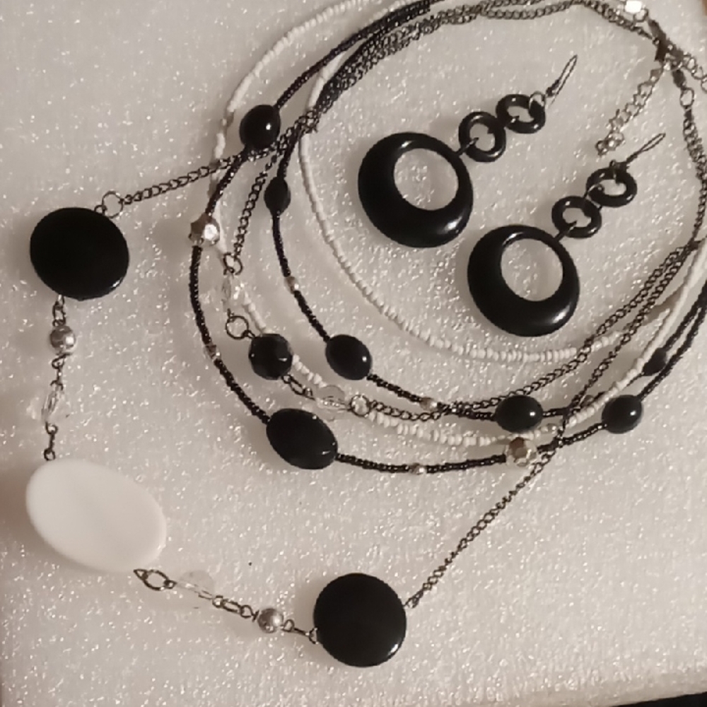 Elegant Black and White Jewelry Set 2 Necklaces 1 Pair Earrings